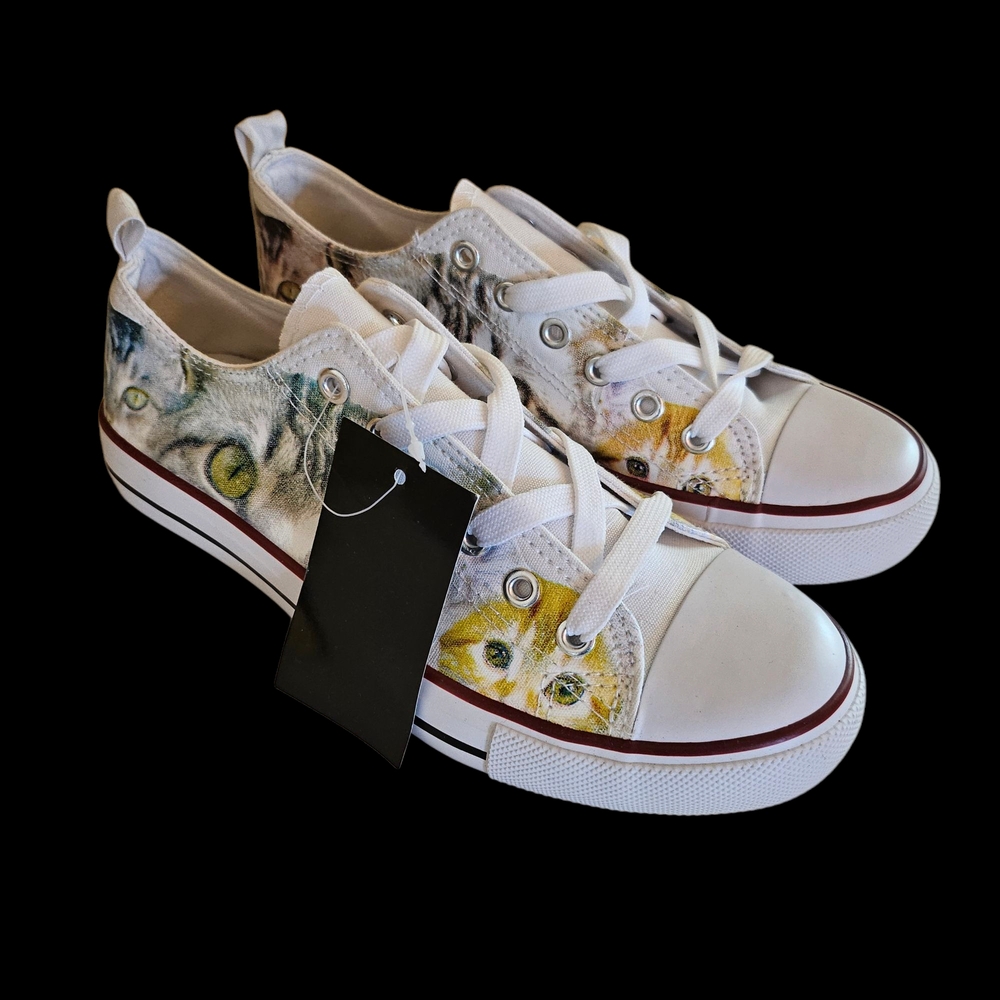 Cats Lace-Up Sneakers Hot Topic Unisex Sized In Mens Size 6/8